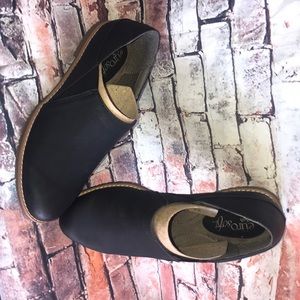 Sofft euro soft 7 slip ons NEW black slip ons